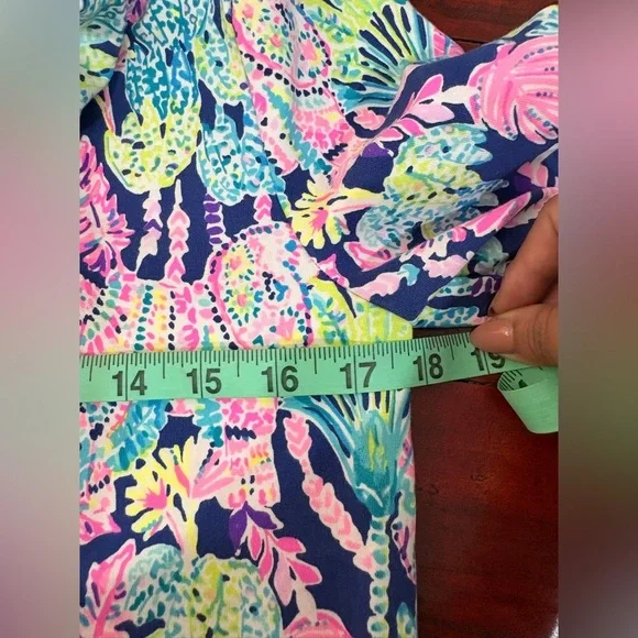 Lilly Pulitzer Pryce Cropped Hoodie size Small
Oyster Bay Navy Seen & Herd NWOT - Picture 8 of 8